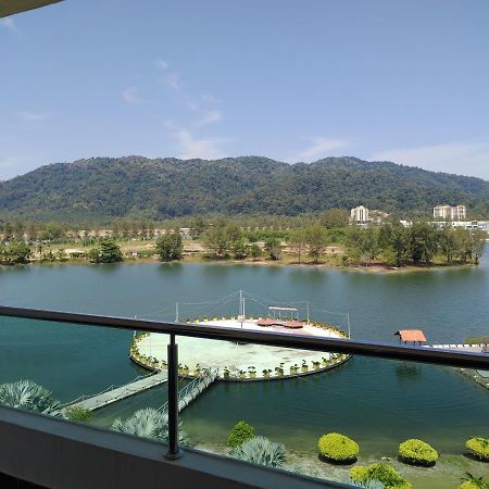 Marina Island Couple Home Stay Лумут Екстер'єр фото