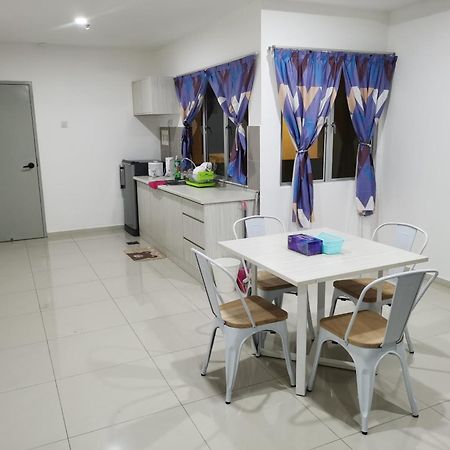 Marina Island Couple Home Stay Лумут Екстер'єр фото